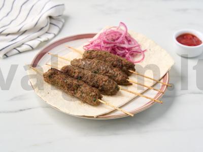 Jautienos ir vištienos lyulya-kebabas pagrindine nuotrauka