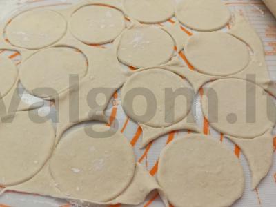 Varenyky su vyšniomis Žingsnis 1