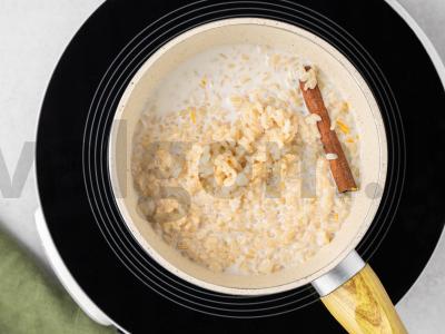 Saldus ryžiai su džiovintomis persimonais ir džiovintais slyvomis Žingsnis 3