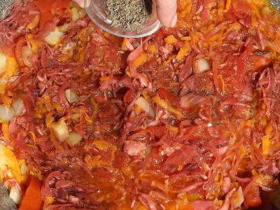 Šviežių ir raugintų kopūstų sriuba su duona ir lašiniais Žingsnis 10