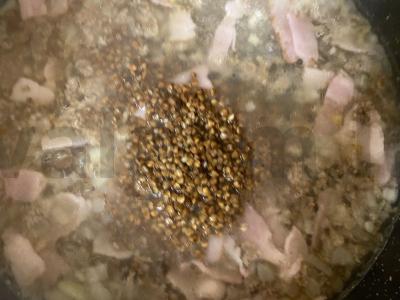 Grikių košė su šonine ir konservuotais kukurūzais Žingsnis 4