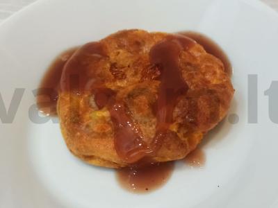 Sūrio blynai su džiovintomis abrikosais ir razinomis pagrindine nuotrauka