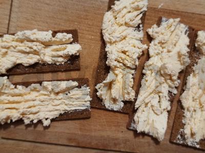 Brusketa su varškės sūriu ir midijomis Žingsnis 1