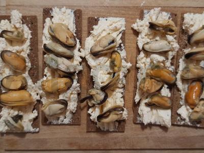 Brusketa su varškės sūriu ir midijomis Žingsnis 2