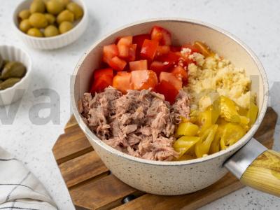 Salotas „Neįprastas“ su tunu ir kuskusu Žingsnis 3