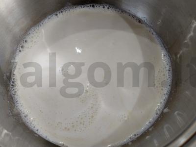 Velykinis pyragas su razinomis ir šokoladiniu glajumi Žingsnis 3