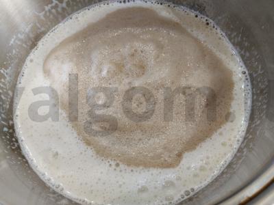 Velykinis pyragas su razinomis ir šokoladiniu glajumi Žingsnis 4