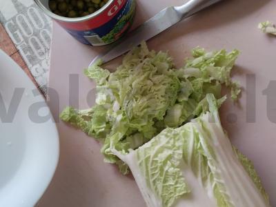 Salotas „Džiaugsmas“ su virta raudona žuvimi Žingsnis 3