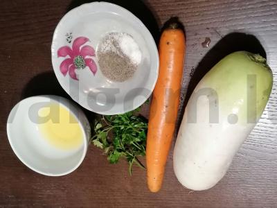 Daikon salotos su morkomis Žingsnis 1