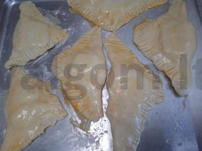 Sluoksniuotos bandelės su suluguni sūriu Žingsnis 4