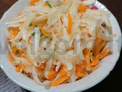 Daikon salotos su morkomis pagrindine nuotrauka