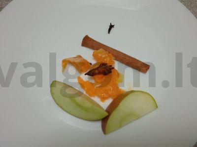 Karštas vynas su apelsinų sultimis ir raudonu vynu Žingsnis 2