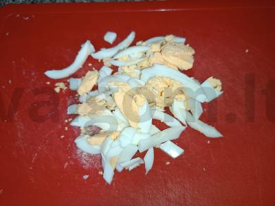 Salotas „Rusų“ su pusiau rūkytomis dešromis Žingsnis 2