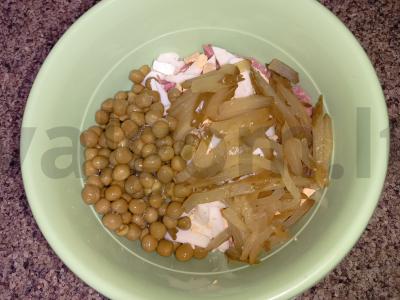 Salotas „Rusų“ su pusiau rūkytomis dešromis Žingsnis 5