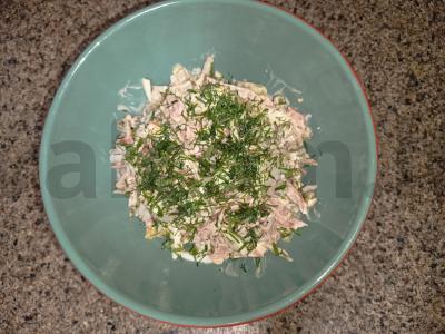 Salotas „Rusų“ su pusiau rūkytomis dešromis Žingsnis 6