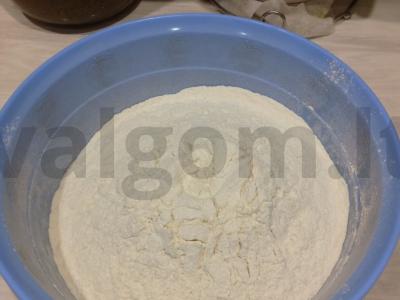 Riešutai su virta saldžia grietinėle Žingsnis 1