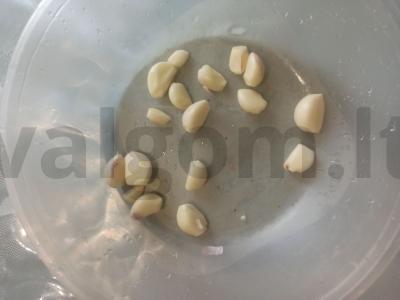 Marinuoti agurkai su pomidorais žiemai Žingsnis 4