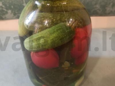 Marinuoti agurkai su pomidorais žiemai Žingsnis 9