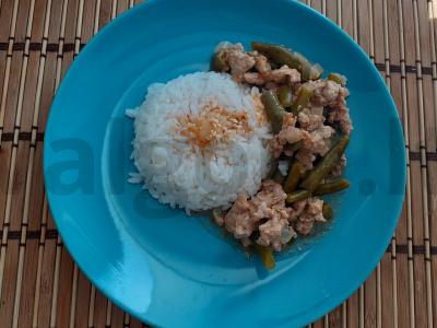 Malta su faršu ir pupelėmis su žemės riešutų miltais pagrindine nuotrauka