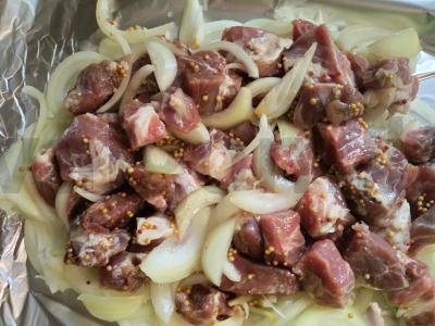 Sultinga kiauliena, marinuota garstyčiose ir svogūnuose, kepta folijoje Žingsnis 7