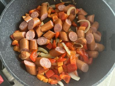 Keptas bulvių patiekalas su medžiotojų dešrelėmis Žingsnis 3