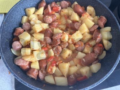 Keptas bulvių patiekalas su medžiotojų dešrelėmis Žingsnis 5