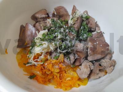 Paprastas salotas su vištienos kepenimis, daržovėmis ir žolelėmis Žingsnis 10