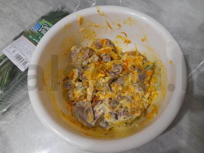 Paprastas salotas su vištienos kepenimis, daržovėmis ir žolelėmis Žingsnis 12