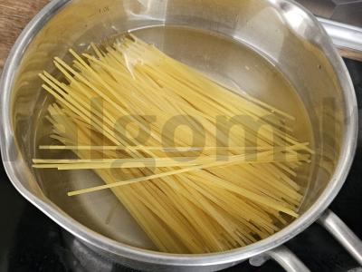 Spagečiai su šonine ir grybais Žingsnis 1