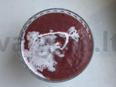 Vyšnių-kokosų smoothie pagrindine nuotrauka