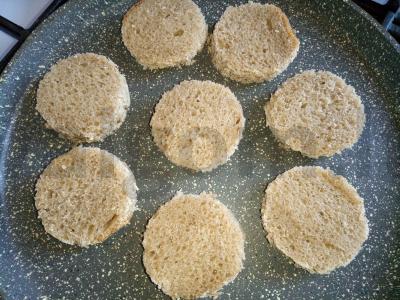 Kanarė su silke ant burokėlių-sūrio užtepo Žingsnis 1