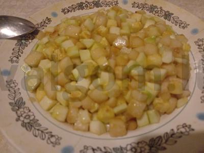 Saldus vaisių ir daržovių salotas su medaus padažu pagrindine nuotrauka