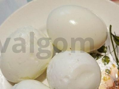 Salotas „Mimoza“ su sviestu Žingsnis 3