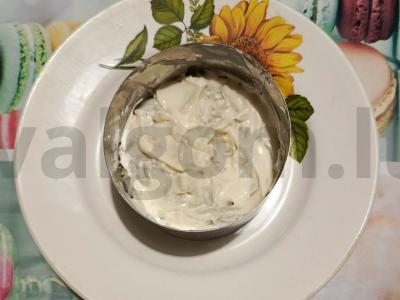 Salotas „Mimoza“ su sviestu Žingsnis 10