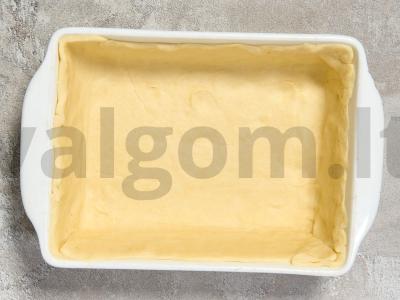 Pyragas su lydytu sūriu ir svogūnais Žingsnis 4