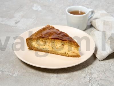 Pyragas su lydytu sūriu ir svogūnais pagrindine nuotrauka