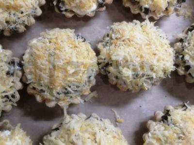 Mėsos tartaletės su sūrio kepure Žingsnis 7