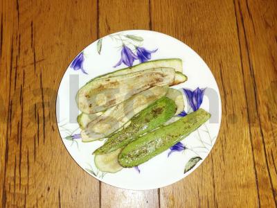 Cukinijų ritinėliai su silkėmis pomidorų padaže Žingsnis 6