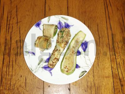 Cukinijų ritinėliai su silkėmis pomidorų padaže Žingsnis 7