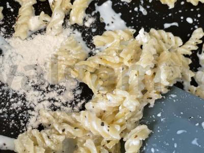 Švelni makaronai su ridikėliais ir rikota Žingsnis 7