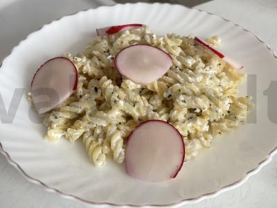 Švelni makaronai su ridikėliais ir rikota pagrindine nuotrauka