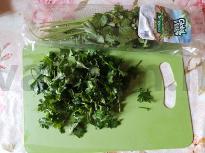 Petražolių padažas su sūriu ir kmynais Žingsnis 1