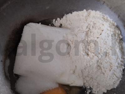 Sūrio blynai su grietine ant kvietinių miltų Žingsnis 1