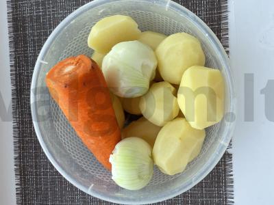 Prancūziškas sluoksniuotas mėsa su bulvėmis Žingsnis 1