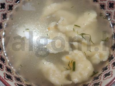 Puikus vištienos sriuba su dumplėmis pagrindine nuotrauka