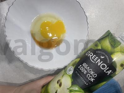 Rožiniai blynai su obuolių sultimis Žingsnis 1