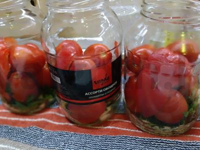 Konservuoti pomidorai su paprika ir salierais azerbaidžaniečių stiliumi Žingsnis 6