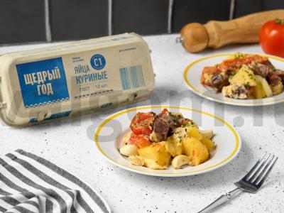 Kaimiškas vakarienė pagrindine nuotrauka