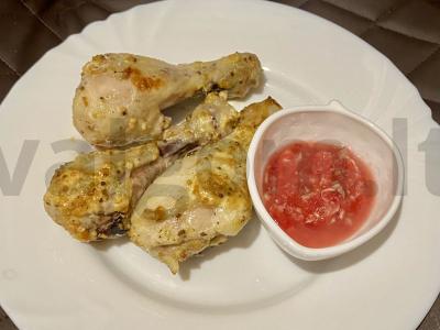 Keptos blauzdos garstyčių ir majonezo padaže pagrindine nuotrauka