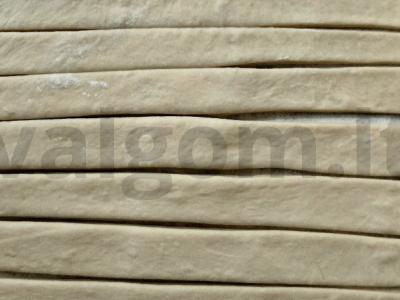 Aštrūs dešrelės tešloje su kečupu Žingsnis 2